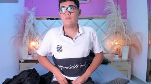 Snapshot of dylan_luxe chatting on April 14, 2:39 am Dylan online show from April 14, 2:39 am