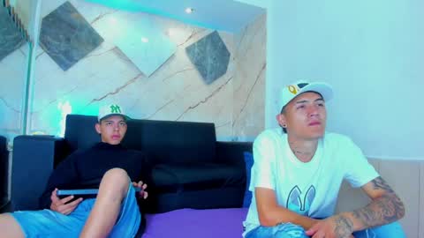 Snapshot of dylan_vanni chatting on April 26, 3:37 am Dylan online show from April 26, 3:37 am