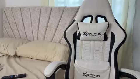 Dylangusss online show from April 16, 11:44 am