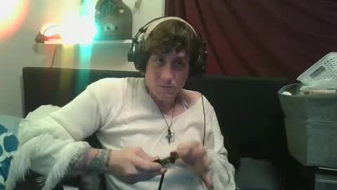 Snapshot of dylanjowelch chatting on January 8, 8:16 am Aurora online show from January 8, 8:16 am