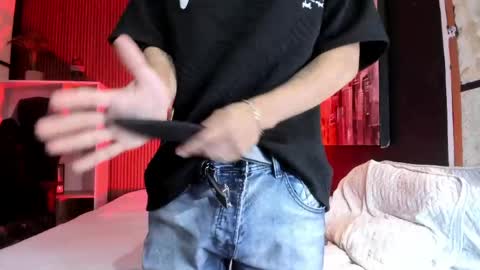 dylanroyce_ online show from April 3, 12:47 pm