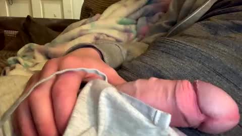 Snapshot of e_l_cum chatting on January 8, 12:06 am e_l_cum online show from January 8, 12:06 am