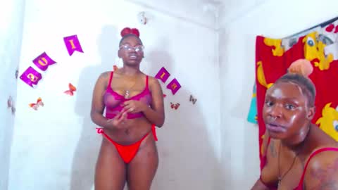 Snapshot of ebony_chayna chatting on January 7, 11:07 pm chayna smith online show from January 7, 11:07 pm