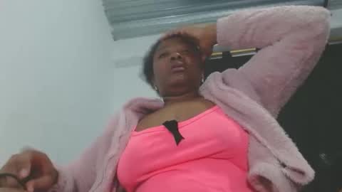 Snapshot of ebony_cristal1 chatting on April 22, 9:11 am Cristal Ebony online show from April 22, 9:11 am