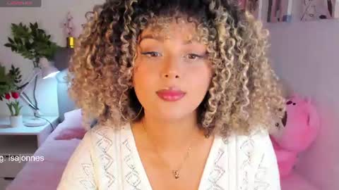 Snapshot of ebony_curly2 chatting on June 22, 10:51 pm isa online show from June 22, 10:51 pm