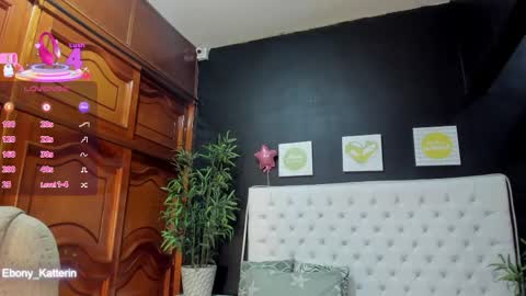 ebony_katterin online show from June 4, 11:38 am
