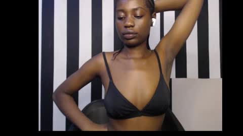 Ella online show from October 7, 1:03 am