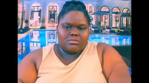 Snapshot of ebonyhotbuns4u2luv chatting on December 15, 8:51 am ebonyhotbuns4u2luv online show from December 15, 8:51 am