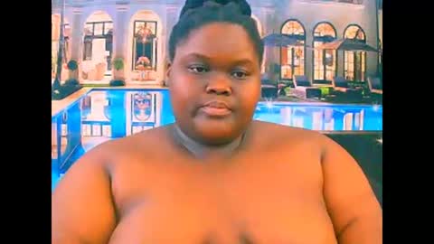 Snapshot of ebonyhotbuns4u2luv chatting on December 17, 9:15 am ebonyhotbuns4u2luv online show from December 17, 9:15 am