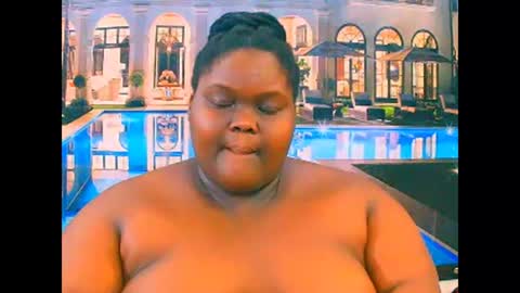 Snapshot of ebonyhotbuns4u2luv chatting on December 19, 7:37 am ebonyhotbuns4u2luv online show from December 19, 7:37 am