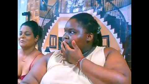 Snapshot of ebonyhotbuns4u2luv chatting on January 10, 10:17 am ebonyhotbuns4u2luv online show from January 10, 10:17 am