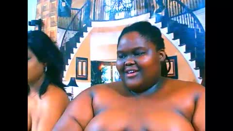 Snapshot of ebonyhotbuns4u2luv chatting on January 11, 10:31 am ebonyhotbuns4u2luv online show from January 11, 10:31 am