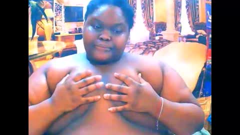 Snapshot of ebonyhotbuns4u2luv chatting on January 12, 10:48 pm ebonyhotbuns4u2luv online show from January 12, 10:48 pm