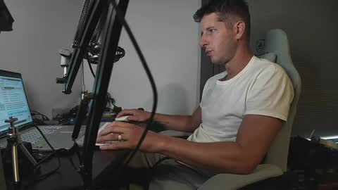 Snapshot of eclipsedge chatting on June 1, 3:47 pm eclipsedge online show from June 1, 3:47 pm