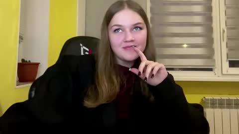 Snapshot of edahucks chatting on February 20, 2:28 pm Mia online show from February 20, 2:28 pm