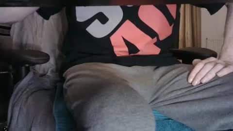 Snapshot of edged_biker chatting on February 15, 8:49 pm edged biker online show from February 15, 8:49 pm