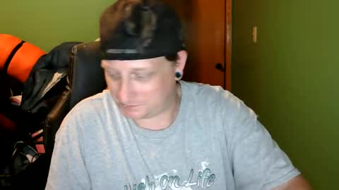 edwardaims_2please online show from June 11, 2:33 am