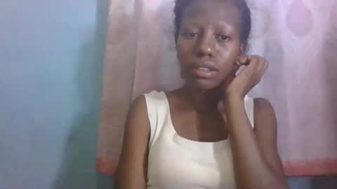 Snapshot of edwige770943 chatting on April 1, 3:40 am edwige770943 online show from April 1, 3:40 am