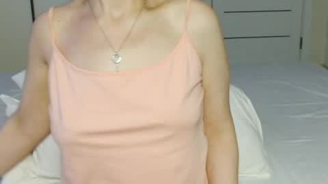 Snapshot of eelena4kiss chatting on June 9, 10:54 pm eelena4kiss online show from June 9, 10:54 pm