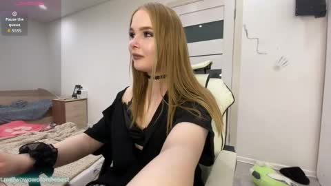 Lili online show from May 31, 11:06 am