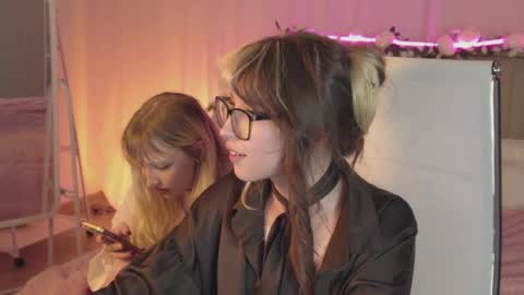 EVA NON NUDE online show from April 19, 6:43 pm