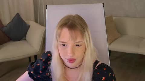 EVA NON NUDE online show from May 20, 4:35 pm