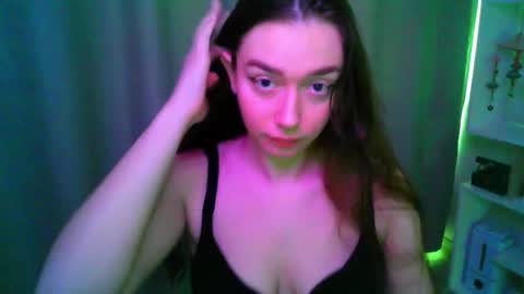Snapshot of effie_balconii chatting on March 9, 12:53 pm effie_balconii online show from March 9, 12:53 pm