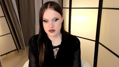 Effie Mur online show from February 3, 3:50 pm