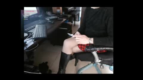 efi_crossou online show from February 20, 12:16 pm