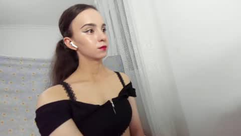 Snapshot of ehotlovea chatting on June 24, 11:04 pm Erik and Alice online show from June 24, 11:04 pm