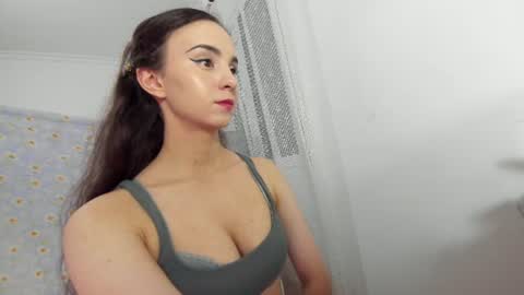 Snapshot of ehotlovea chatting on July 11, 10:55 pm Erik and Alice online show from July 11, 10:55 pm