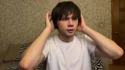 Eitan online show from December 18, 6:36 pm