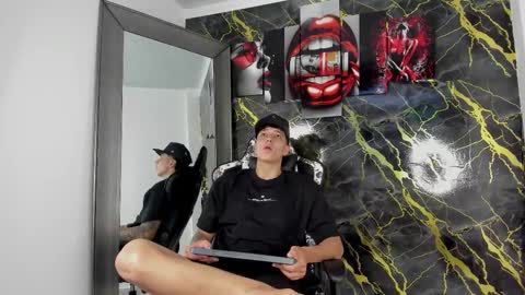 Snapshot of eithan__boy chatting on February 23, 11:40 am Eithan online show from February 23, 11:40 am