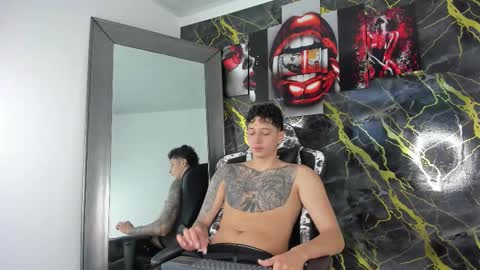 Snapshot of eithan__boy chatting on February 25, 12:04 pm Eithan online show from February 25, 12:04 pm