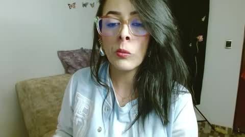 Snapshot of ela_3611 chatting on March 17, 3:11 am ela_3611 online show from March 17, 3:11 am