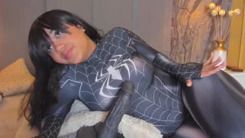   online show from December 12, 3:05 pm