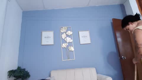 Snapshot of elah_sophia2 chatting on October 16, 1:28 am elah_sophia2 online show from October 16, 1:28 am