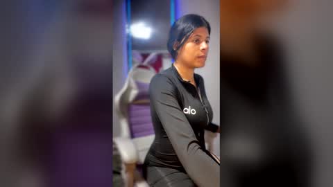 Elahia online show from December 18, 12:49 am