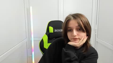 Snapshot of elara_muse chatting on April 12, 7:02 am Evie online show from April 12, 7:02 am