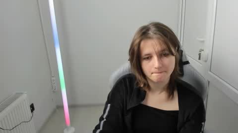 Evie online show from April 25, 7:22 am