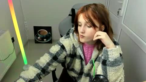 Evie online show from May 14, 10:33 am