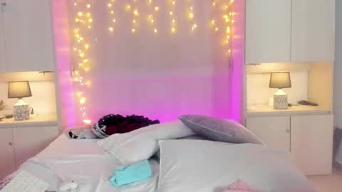 elarey_ online show from March 27, 2:39 pm