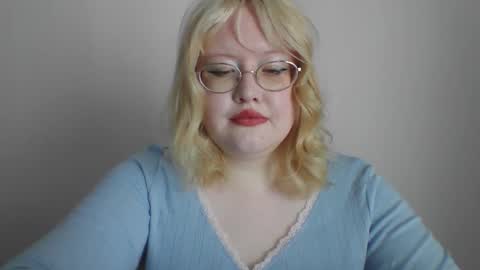 Snapshot of elayne_sweet chatting on March 4, 8:09 am elayne_sweet online show from March 4, 8:09 am