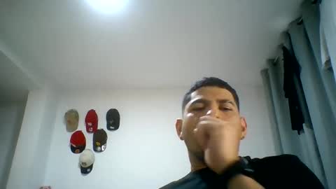 elberjimenes97 online show from May 19, 12:38 am