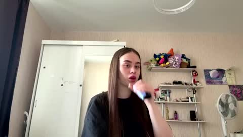Kate online show from June 3, 2:33 pm