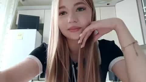 Snapshot of eleasegrumet chatting on July 20, 10:39 am Mia online show from July 20, 10:39 am