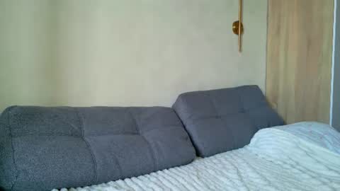Snapshot of elenamonroe_ chatting on July 17, 4:19 am elenamonroe_ online show from July 17, 4:19 am