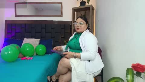 elenna_boobs_ online show from March 17, 3:22 am
