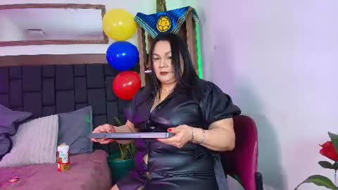 elenna_boobs_ online show from July 3, 3:35 am
