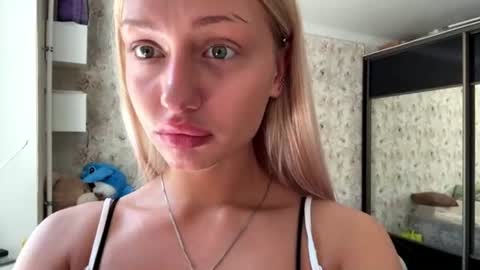 Snapshot of elfriededrewry chatting on July 20, 10:39 am Kate online show from July 20, 10:39 am